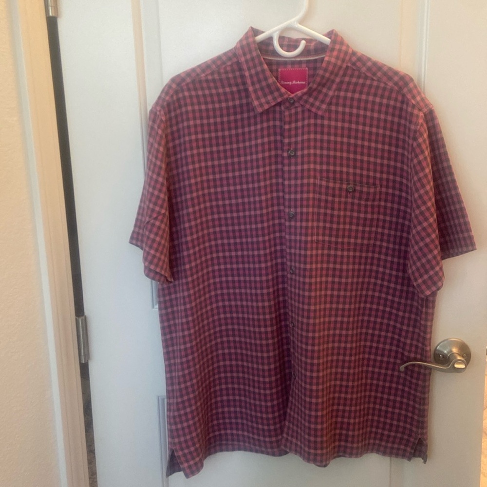 Fabulous Tommy Bahama shirt, 100% silk like new